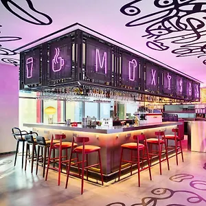 Moxy Myeongdong Сеул